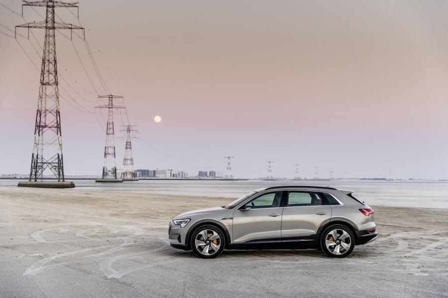  Audi e-tron 55 Quattro 2019 года  (WW) (фото 306 из 452)
